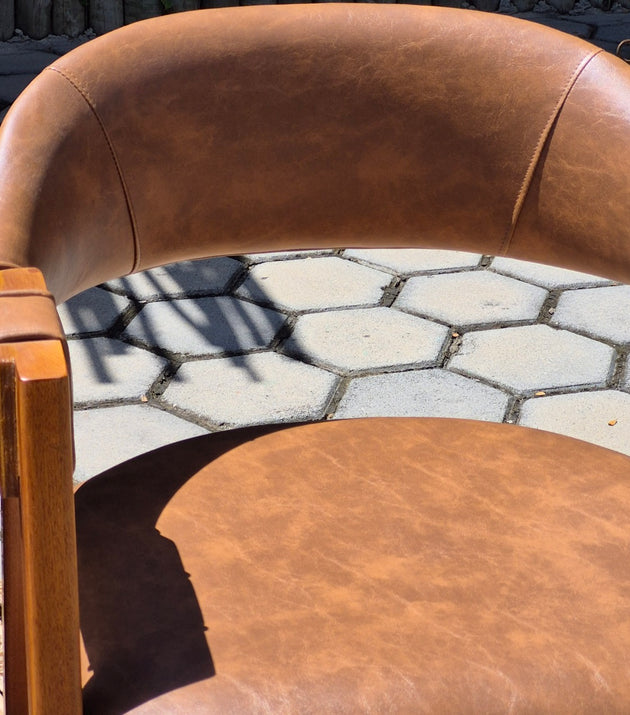 Cadeira - Couro Legítimo