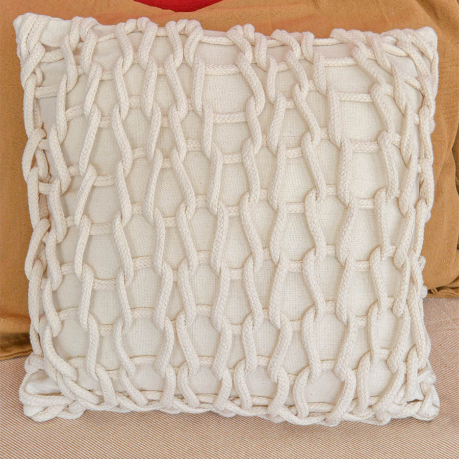 Capa de Almofada Decorativa Crochê Artesanal Bege, Algodão Reciclado, Conforto e Estilo