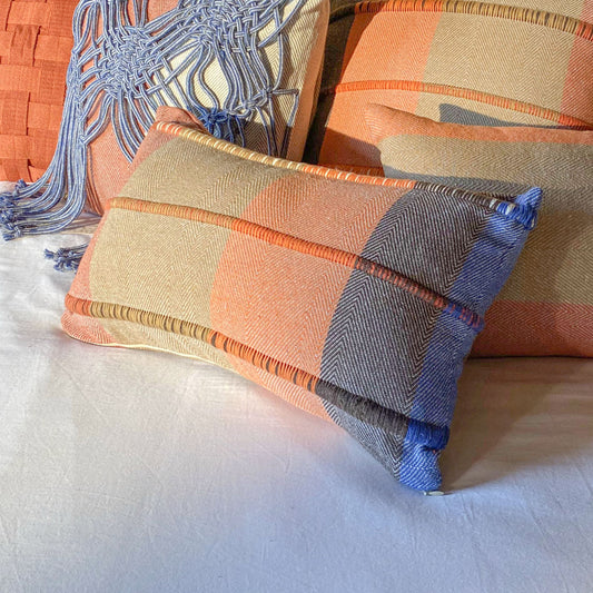 Capa de Almofada Terra Céu com Nervuras: Conforto Artesanal e Design Único
