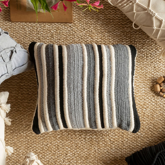 Capa de Almofada Crochê Listrada: Design Moderno, Algodão e PET Sustentável