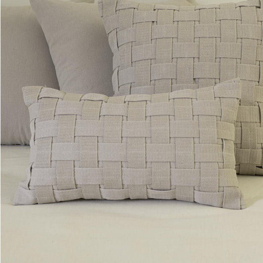 Capa de Almofada Trancê Retangular 50x30 Areia: Artesanal, Sustentável e Decorativa
