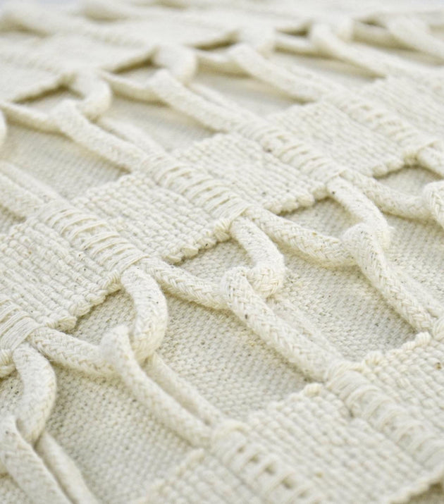 Capa de Almofada Retangular Corrente Santa Luzia Algodão Reciclado Cru Decorativa Artesanal