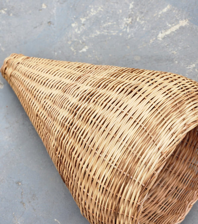 Luminária Cone 60 x 40 cm em Cipó Raspado