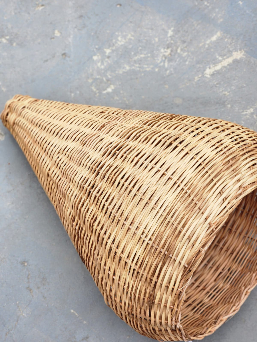 Luminária Cone 60 x 40 cm em Cipó Raspado