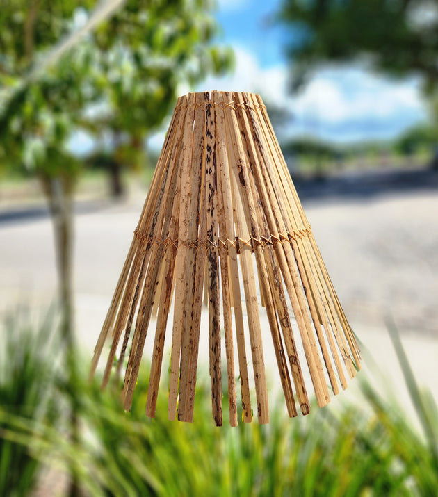 Luminária Cone Fibra de Dendê.