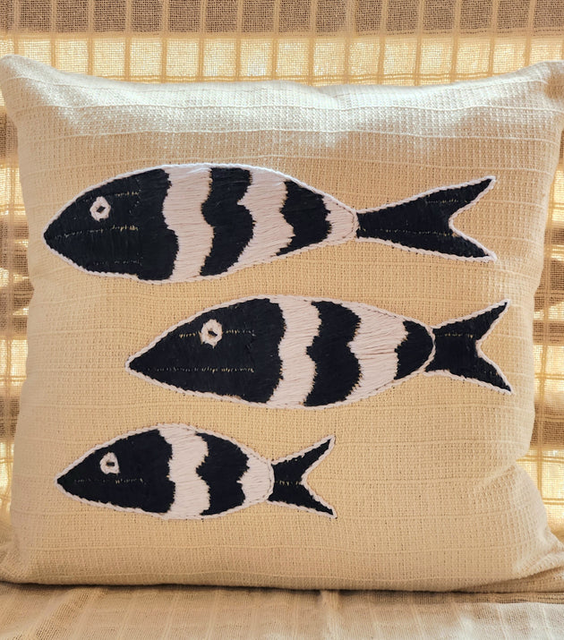 Capa Bordada Peixes 50x50.