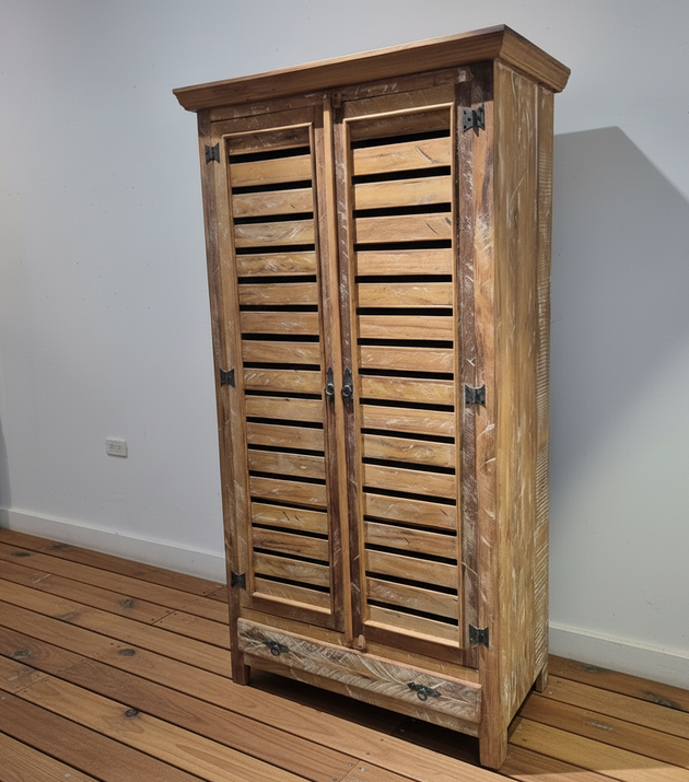 Guarda Roupa de Madeira Peroba.