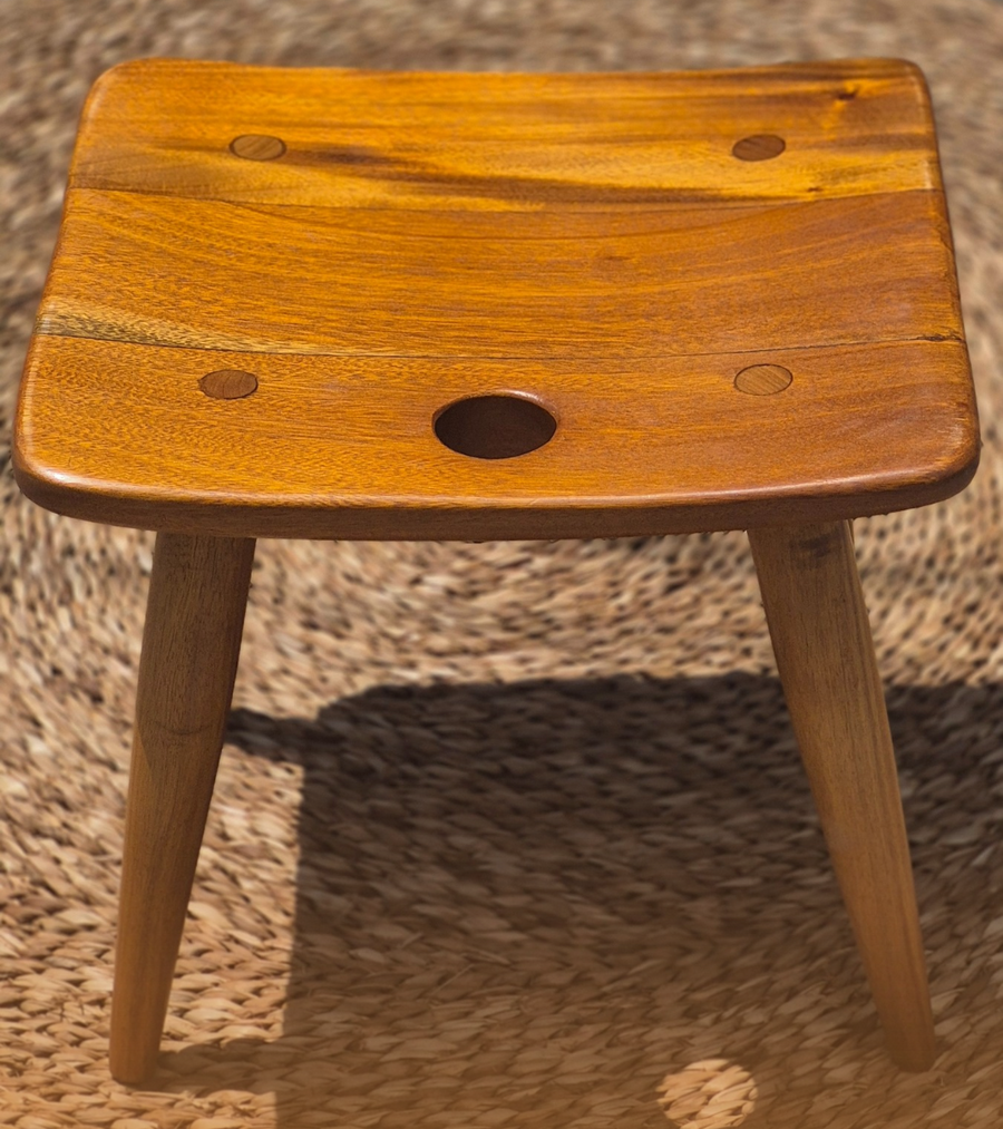 Banco Sergio Rodrigues quadrado.